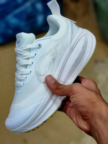 کتونی نایک ومرو کیفیت مشابه اصلی سایز 37 تا 40 Nike air vemro18