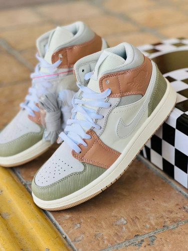 کتونی اسپرت نایک ایر جردن 1 میلان سایز 37 الی 40 Air jordan 1 Mid Milan
