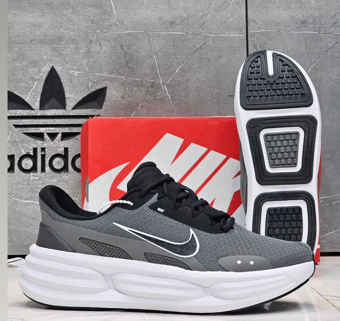 کتونی نایک کامفورت طوسی سفید سایز ۴۰ الی ۴۵ Nike comfort
