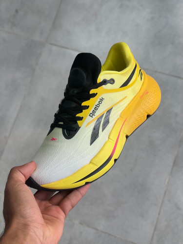 کتونی ریبوک زرد سفید مشکی سایز ۴۰ تا ۴۵ Reebok