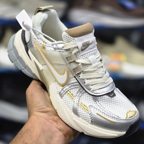 کتونی نایک سفید نقره ای کرم V2K سایز ۴۰ تا ۳۷ Nike V2K