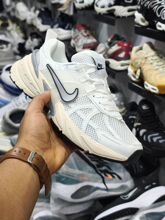 کتونی نایک V2K سفید طوسی سایز ۴۵ تا ۳۷ Nike V2K