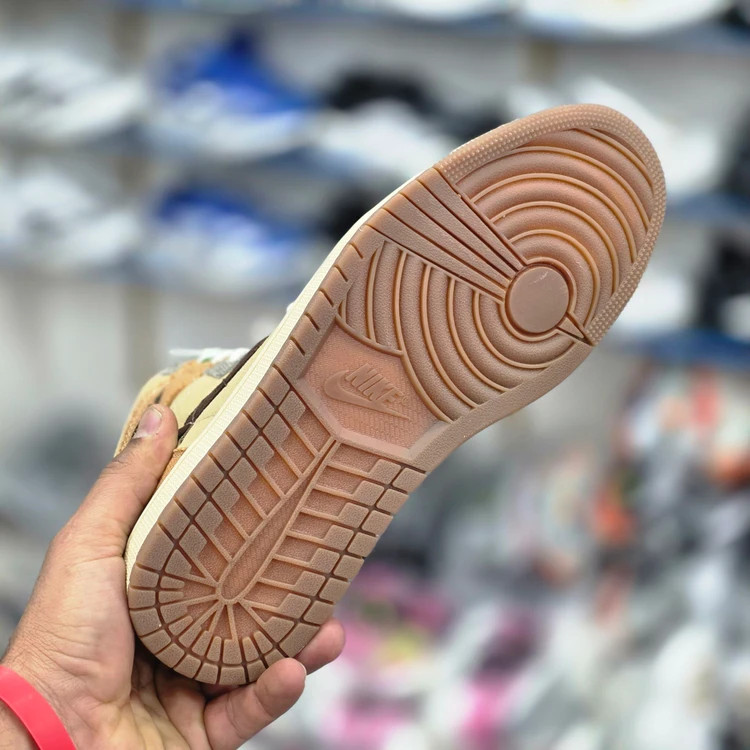 کتونی ساق دار نایک جردن کرم قهوه ای سبز سایز ۴۰ تا ۴۵ Nike Jordan