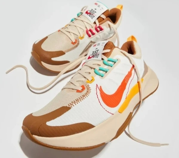 کتونی اسپرت نایک جونیپر تریل 2 سفید قرمز قهوه ای سایز 39 الی 45 Nike Juniper Trail 2