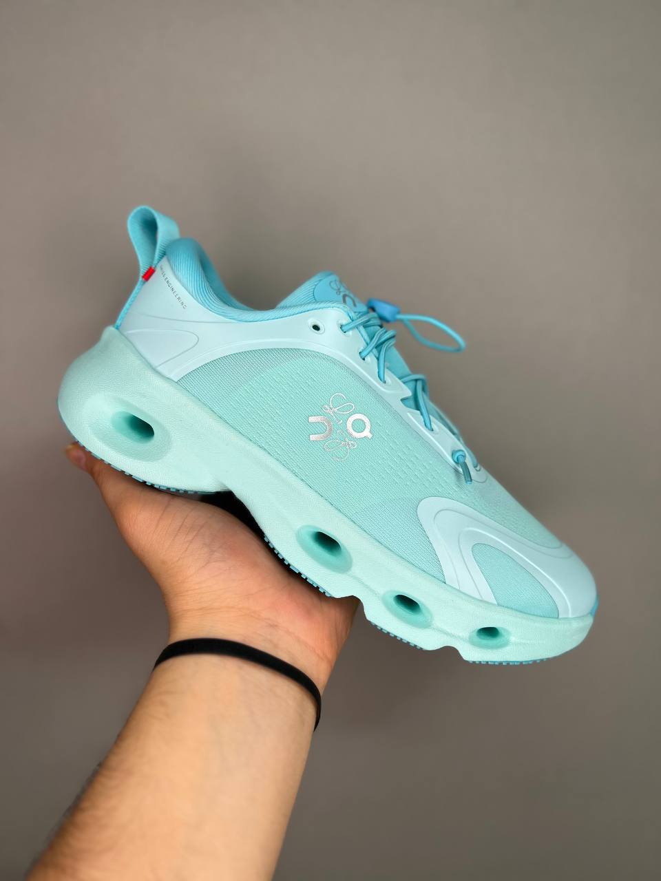 کتونی آن رانینگ لوئوه کلود سولو آبی فیروزه ای سایز 37 تا 40 ON RUNNING LOEWE CLOUD SOLO