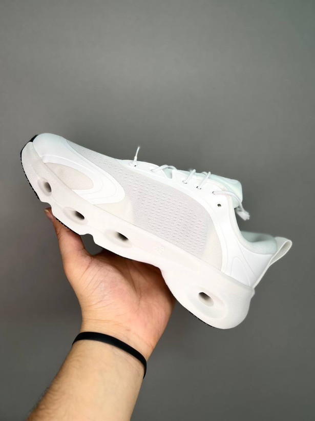 کتونی آن رانینگ لوئوه کلود سایز 37 تا 40 ON RUNNING LOEWE CLOUD SOLO