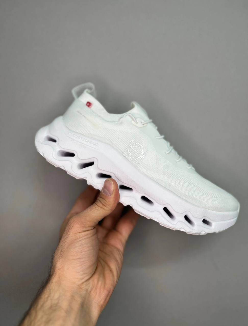 کتونی آن رانینگ لوئوه تیلت سایز 37 تا 40 ON RUNNING LOEWE CLOUD TILT