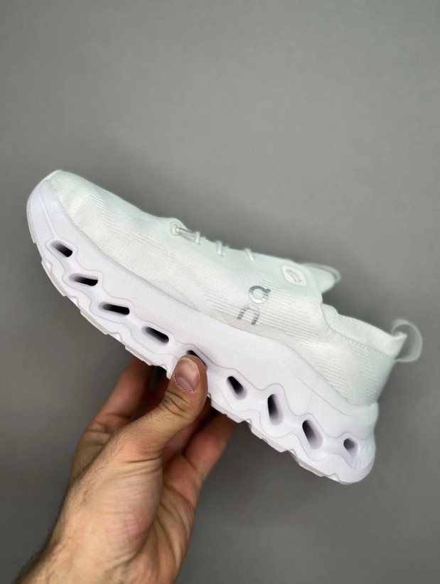 کتونی آن رانینگ لوئوه تیلت سایز 37 تا 40 ON RUNNING LOEWE CLOUD TILT