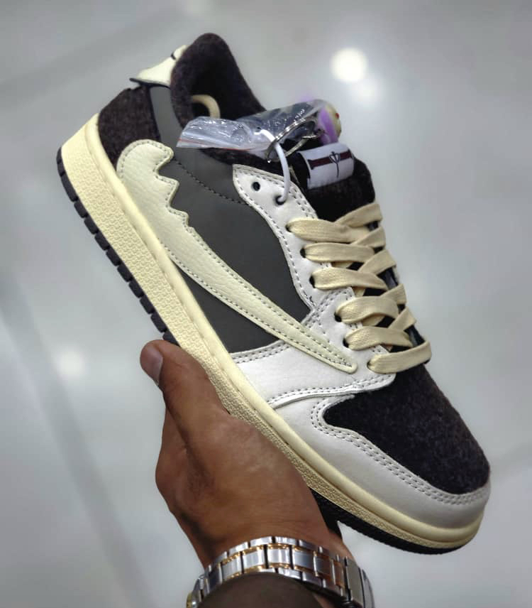 کتونی نایک تراویس اسکات سایز 37 تا 40 قهوه ای کرم NIKE AIR TRAVIS SCOTT