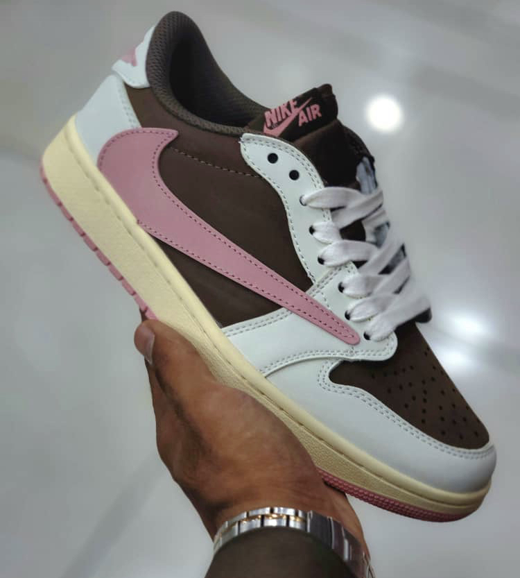 کتونی نایک تراویس اسکات سایز 37 تا 40 قهوه ای صورتی  NIKE AIR TRAVIS SCOTT