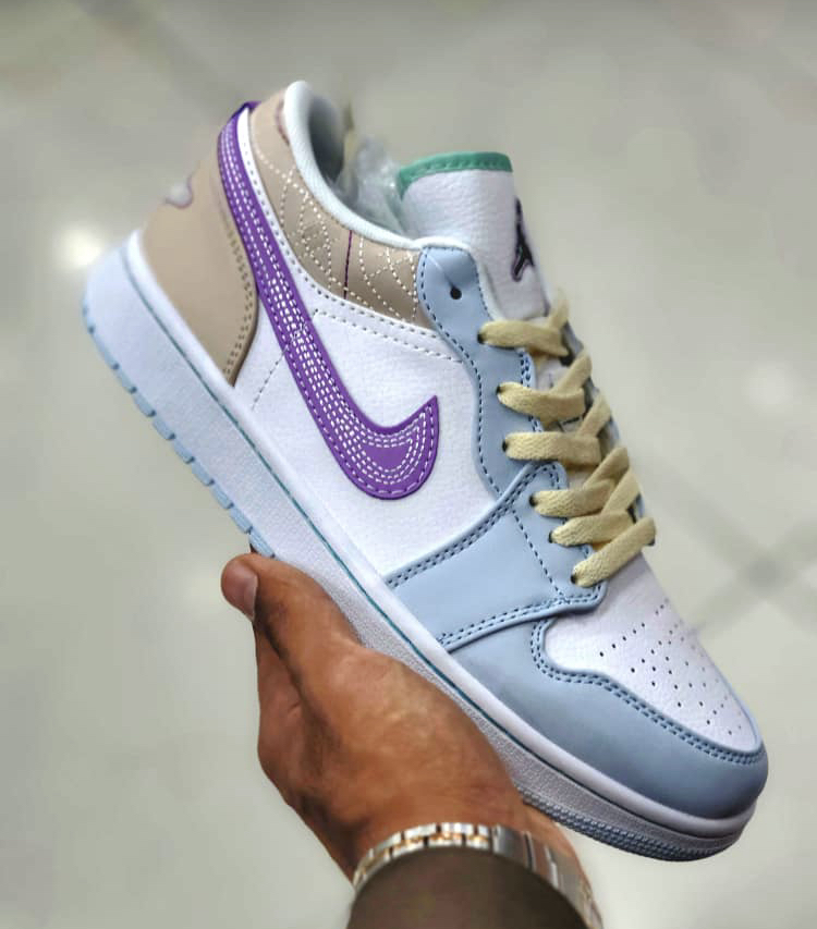 کتونی نایک ایر جردن  1 سایز 37 تا 40 آبی پاستلی سفید بنفش NIKE AIR JORDAN 1
