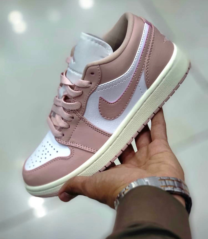 کتونی نایک ایر جردن 1 سایز 37 تا 40 صورتی سفید NIKE AIR JORDAN 1