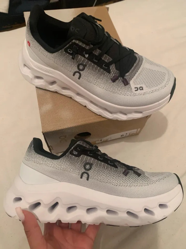 کتونی آن رانینگ کلود تیلت رنگ طوسی مشکی سایز 39 تا 44 ON RUNNING CLOUD TILT GREY BLACK